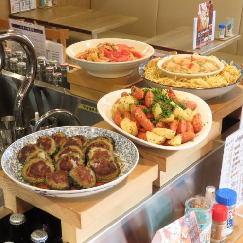 多彩な料理とお酒を楽しむ