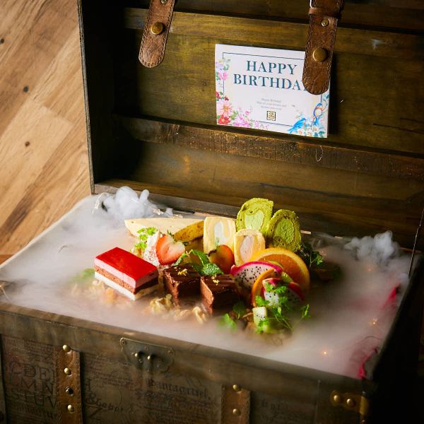 ☆誕生日・記念日に☆メッセージ＆ネーム入り特製宝箱プレートで！