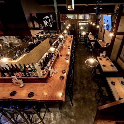 お洒落で活気のある店内