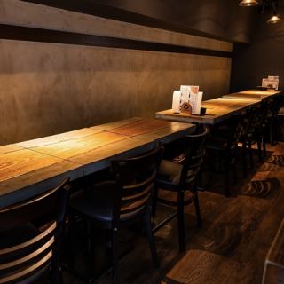 おしゃれでも落ち着いた雰囲気もある、こだわりのテーブル席
