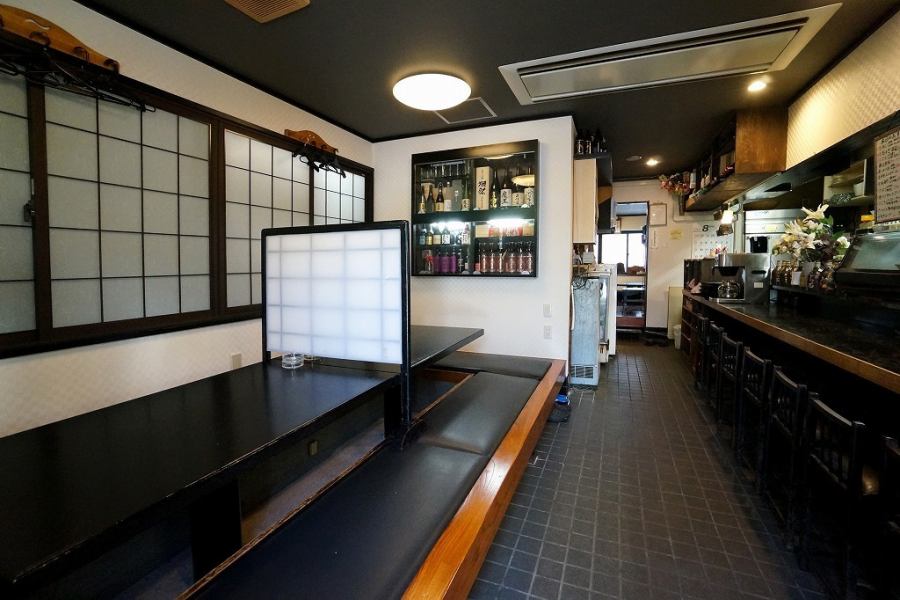 Also relaxing feet stretching and relaxing in the space of the evening Delicious sake is also good tonight! Choose a drink at the counter alone!