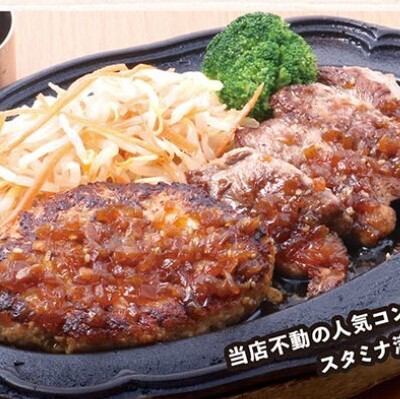 手工汉堡牛排和切块牛排