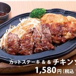 切牛排和鸡肉炒