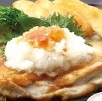 照燒烤雞肉配磨碎的白蘿蔔