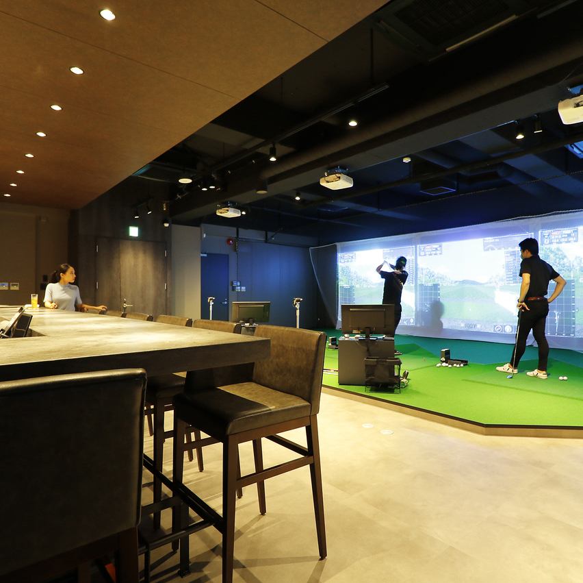 帶有高爾夫模擬器的時尚酒吧休息室◇還提供帶卡拉OK的私人房間♪