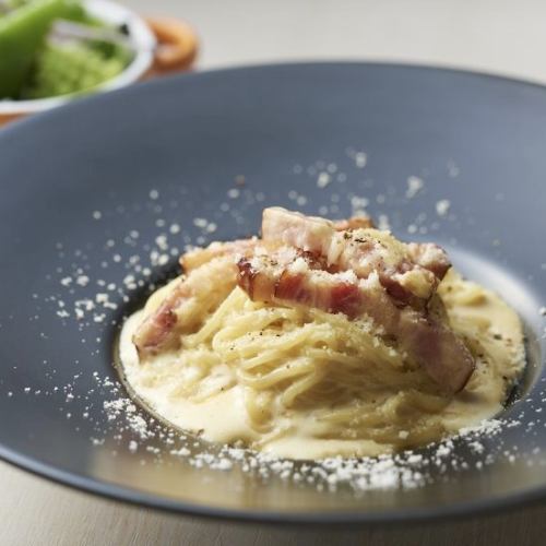 Rich carbonara with soy milk and fresh cream