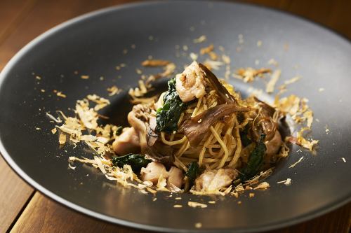 Japanese-style pasta with chicken and spinach