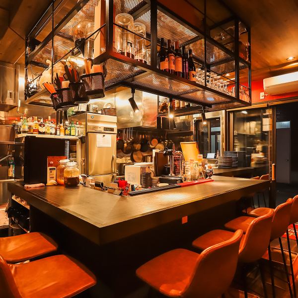 【1階はカウンターのみ！2階の宴会席と切り分けられた落ち着いた空間で大切な人と、お食事をお楽しみいただけます♪】