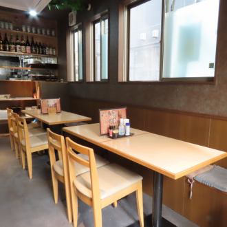[1st floor table seating for 6]
