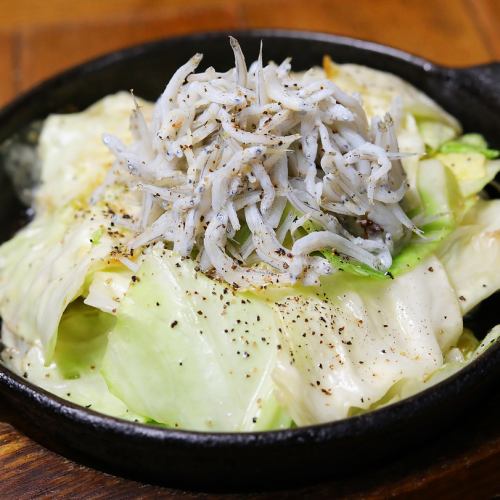 Sauteed whitebait and anchovy cabbage