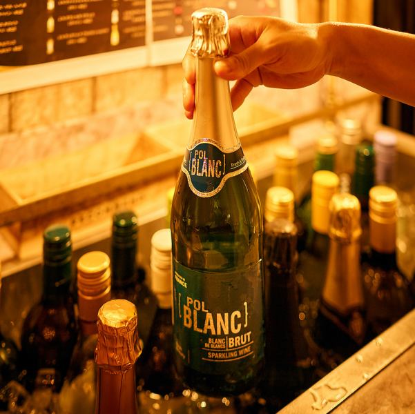 ナポリマンのこだわりワインをビュッフェスタイルで飲み放題♪生ビール、カクテル、サワー等もご一緒にご注文いただけます♪