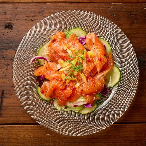 柚子香るサーモンのカルパッチョ