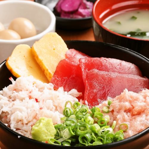 《平日ランチ限定！》マグロ鉄火＆ネギトロ丼（小鉢・味噌汁付）
