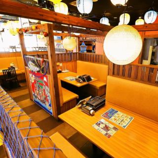 【無料駐車場あり◎】30台駐車可能な無料駐車場があるため、お車でお越しの方も安心！プラーベート感ある半個室もございますので、お子様連れも大歓迎です！