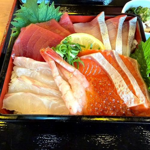 新鮮な海の幸を使用したお得なランチメニュー♪