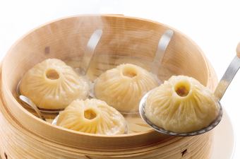 小籠包＆2種蒸し点心食べ放題（90分制）×2時間飲み放題7,000円 →5,500※組数限定ダイニング席