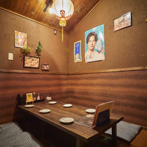 [Perfect for private occasions] This is a completely private room with an excellent atmosphere that can be used by small groups on weekdays. We have spacious tatami-style and table-style private rooms available.