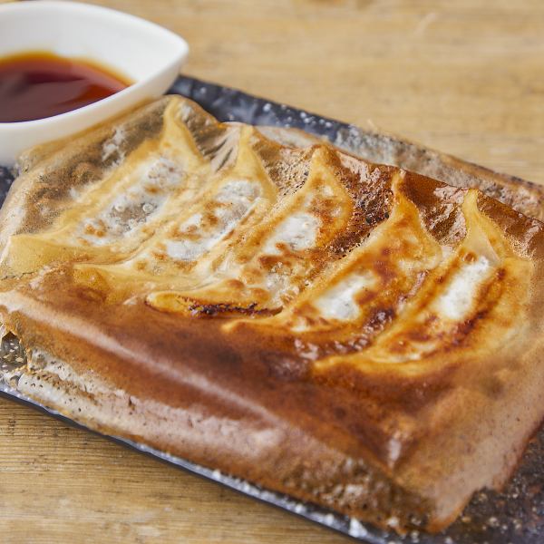 Full of love! Hand-wrapped gyoza in 6 varieties