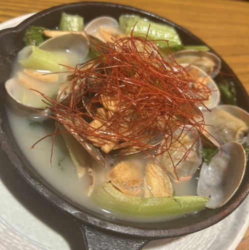 Clams and green vegetables steamed in Shaoxing wine