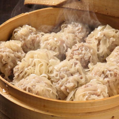 【北海道産の三元豚焼売】三元豚の旨みとじゅわ~っと肉肉しさがたまらない！毎日手作りの焼売は別格！