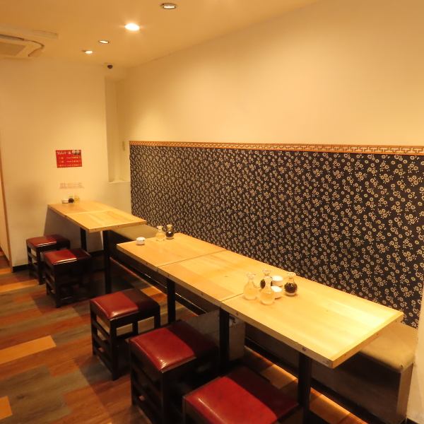 【貸切も承ります/テイクアウトもOK】全40席。店内の貸切も承っております！駅から徒歩1分の近さだからご宴会にも最適。また、テイクアウトも可能ですのでホームパーティーなどにもお気軽にご利用ください！