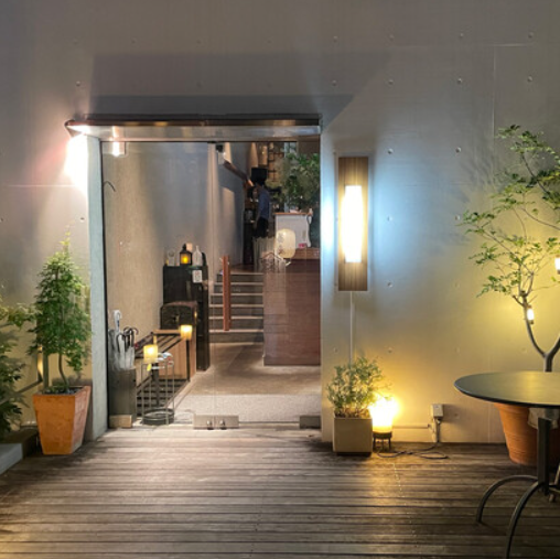 We will entertain you for various occasions such as business meetings, anniversaries, and gatherings with friends.