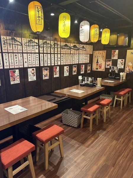 ●昭和感溢れるノスタルジックな店内●昭和レトロな店内は、インテリアにもこだわっています。≪昔ながらの大衆居酒屋≫の雰囲気は、誰でも立ち寄りやすい居心地のいい空間です。