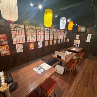 広いテーブル席。大人数様での飲み会におすすめです。貸切も可能です。リーズナブルで美味しい料理と、種類豊富なお酒でみんなでわいわい楽しみましょう♪