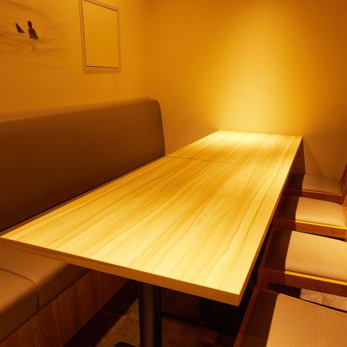 会社宴会・同窓会・友人同士の集まりなど、シーンに合わせて大小様々な個室席をご用意しています！日々の疲れを癒す落ち着いた雰囲気の店内でご宴会をお楽しみください。貸切のご相談もお待ちしております。