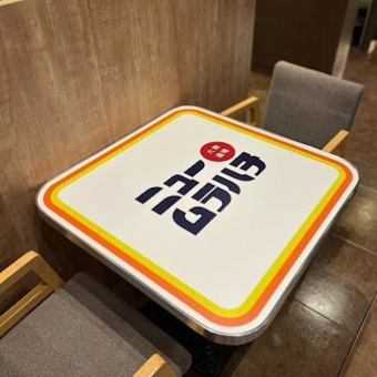 広々な2名様席です。/禁煙/チャージ料金：275円(税込)/人
