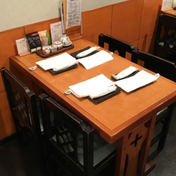 It is popular among females, in a shop at home.There are table seats, counter seats.