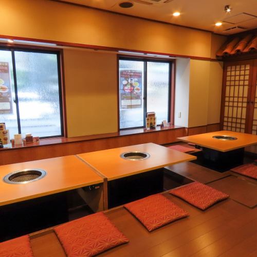 The restaurant has seating that is spacious enough for large groups to enjoy themselves.Relax in the sunken kotatsu seating and kick off your shoes to enjoy the comfort of the space.Enjoy a great time in a spacious space perfect for business parties, family gatherings, or friends gatherings.