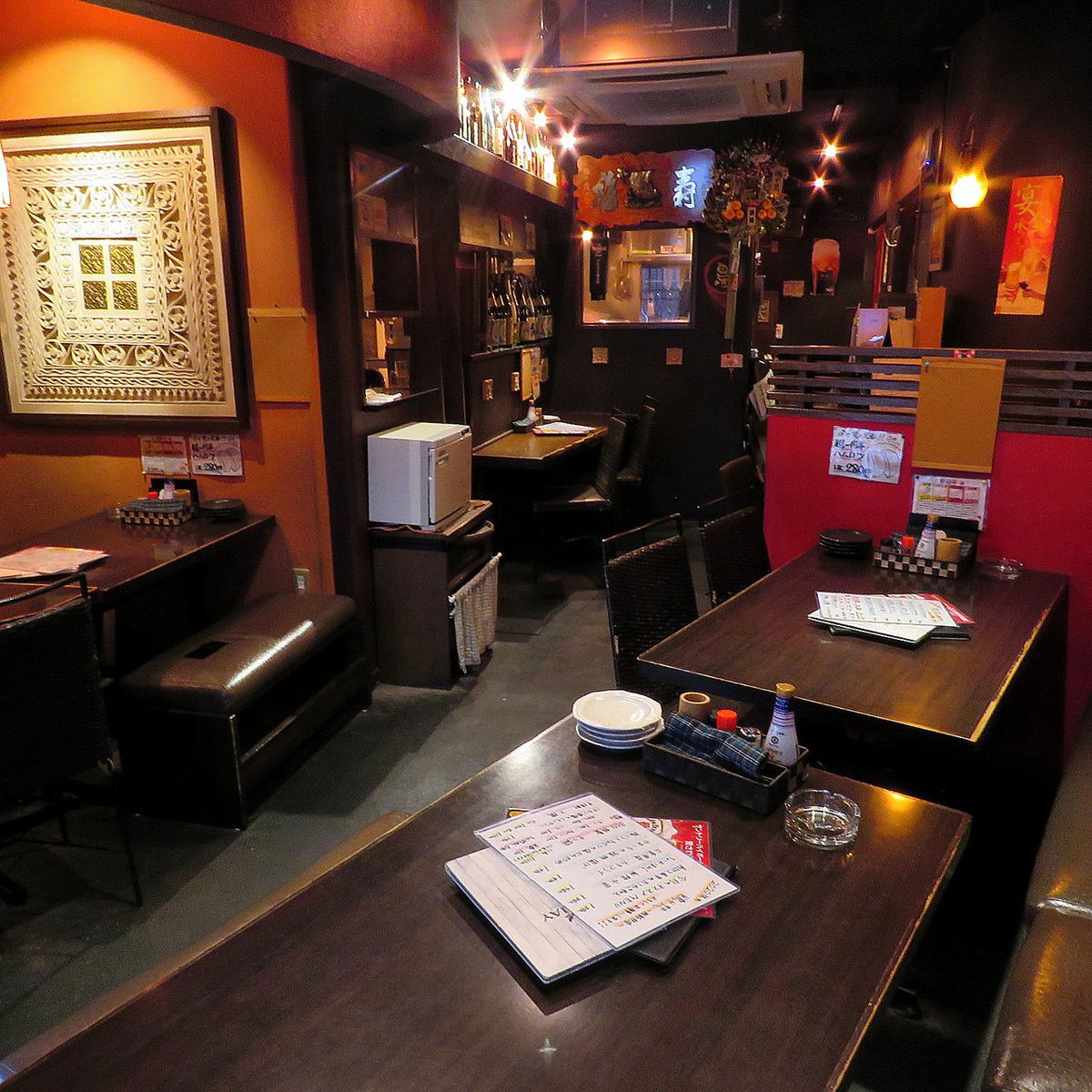 [A wide variety of seating options available. Perfect for solo diners, dates, or small groups!]