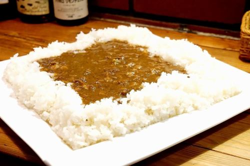 池袋最美味的牛筋咖喱（*这里是新宿）*什锦碗