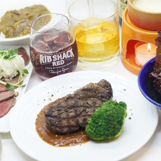 共有7道菜，包括2小时无限畅饮松阪牛排，还有超值优惠券。
