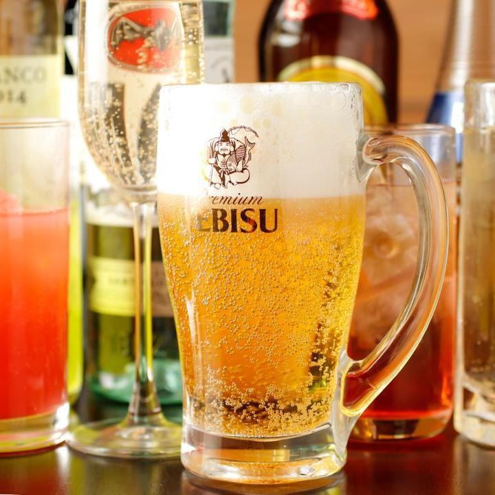生樽ビールはサッポロ黒ラベル、瓶は赤星、ハートランドあります。カクテル100種、ドリンク300円クーポンで300円のドリンクはレモンサワーやハイボール、ワイン、日本酒、焼酎などです