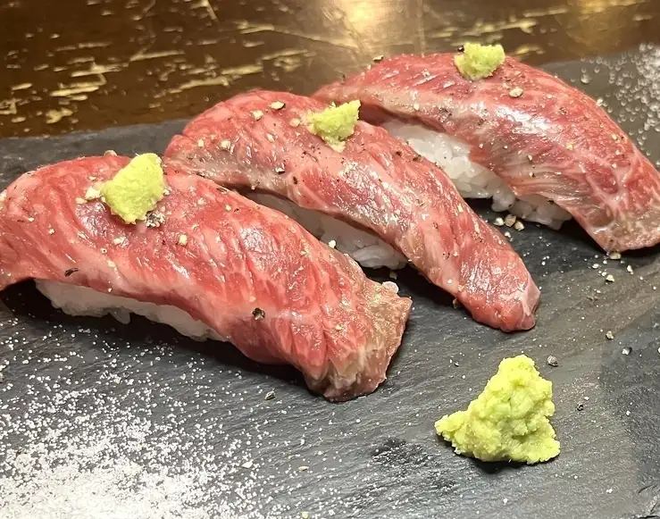 黒毛和牛の肉寿司盛り合わせ
