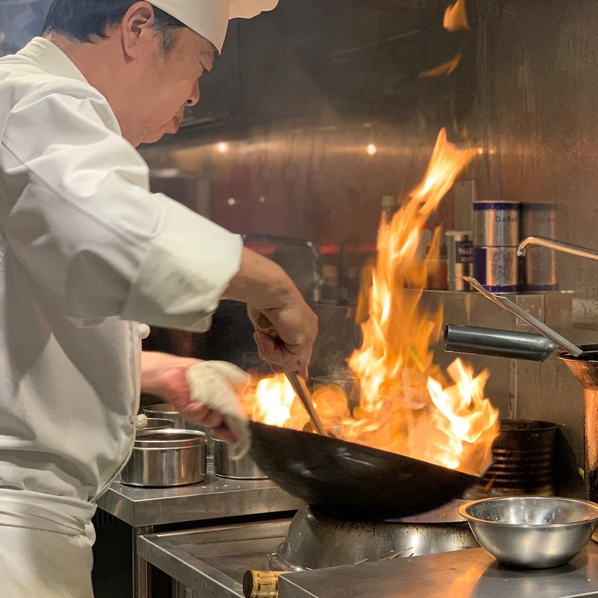 Enjoy authentic Chinese cuisine and a variety of sake by Chef Takahashi, who has extremely 40 years of experience in Sichuan cuisine!