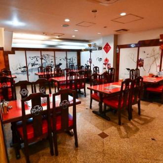 6名～10名様程度のテーブル席もございます。