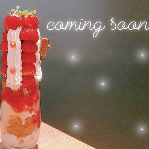 イチゴの山登りパフェ