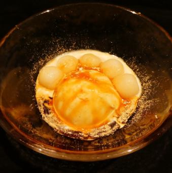Shiratama and vanilla ice cream with black honey