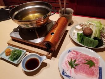 「愛媛懷石甜豬肉涮鍋」售價8,800日元，請提前4天預約。