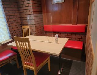 [Available for up to 4 people] Can be used by 2 to 4 people.For 4 people, you can change the arrangement of the table and sit comfortably.