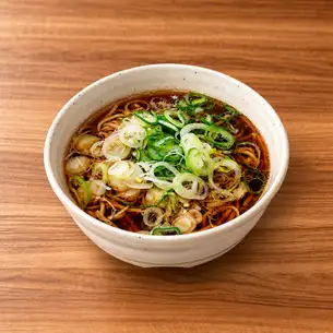 〆의 검은 간장 葱라면