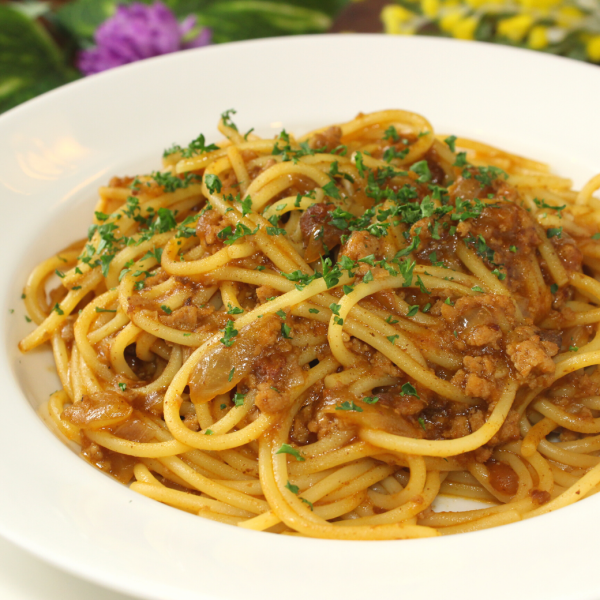 [Straw Hat's ever-popular menu] "Spaghetti with homemade meat sauce" 1,100 yen