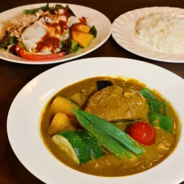 大人に似合う夏のごちそうを、ストローハットで