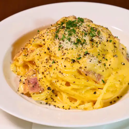 From a leisurely dinner to a drink after work.A sophisticated bar in Himeji for spending the night.