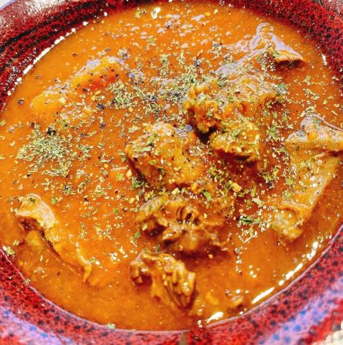 じっくり煮込んだ自慢の「味噌もつ煮込み」