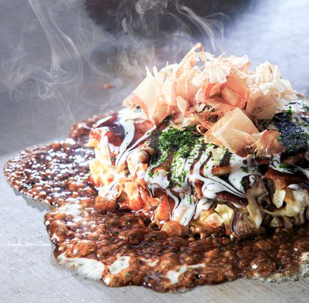 【本場・大阪で愛され続ける粉物料理】ソースの香りがたまらない人気のお好み焼き☆