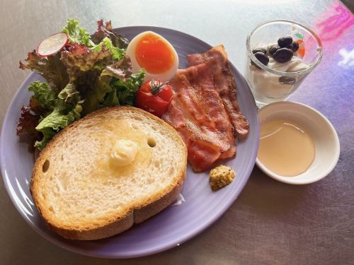【BLUNCH MENU】　バター(ハチミツ付)